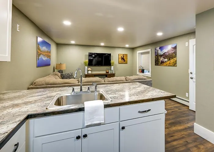 Gem < 1/2 Mi To Of Wyoming! Apartment