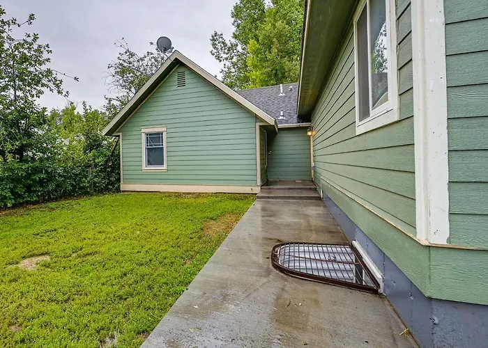 Gem < 1/2 Mi To Of Wyoming! Apartment Laramie